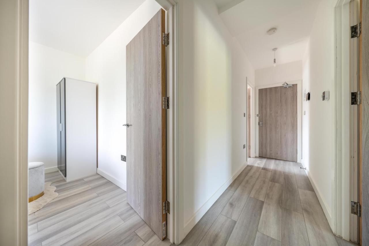 Ash View Place 4 -Heathrow - Thorpe Park - Free Parking Staines-upon-Thames Extérieur photo